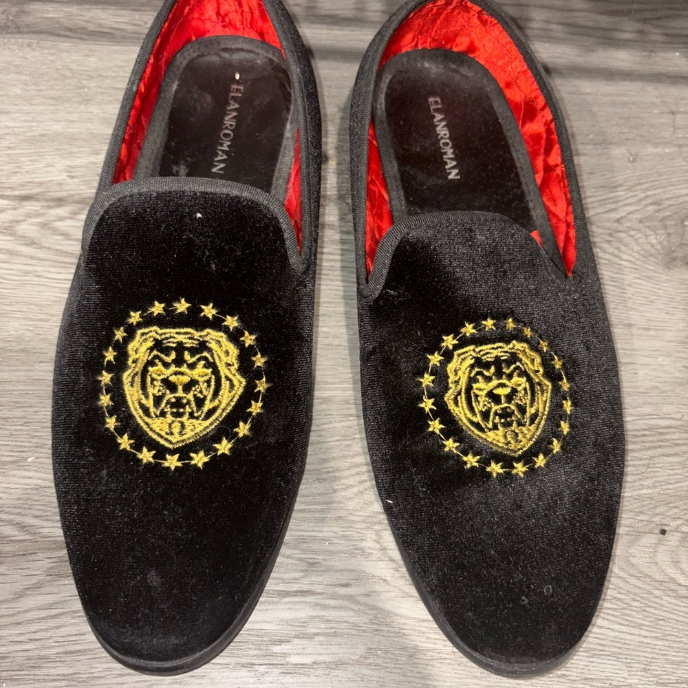 Black Velvet Lion Embroidered Men's Loafers